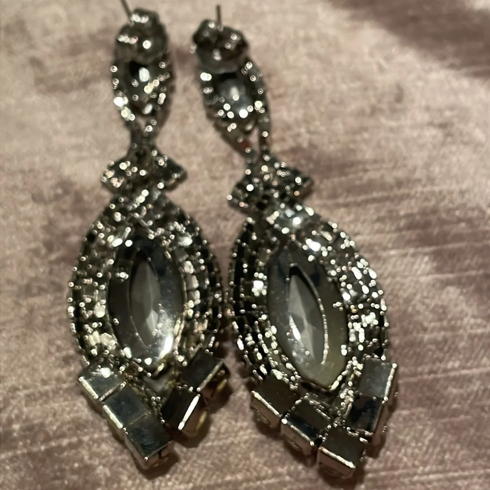 Yellow & White Austrian Crystal Earrings 3” long NWOTS - Picture 4 of 7